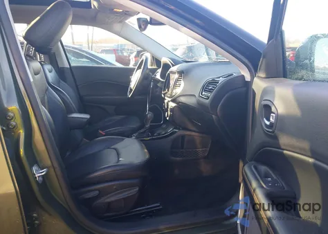 2018 Jeep Compass Limited 4X4 z USA, uszkodzony, nr VIN 3C4NJDCB5JT147684